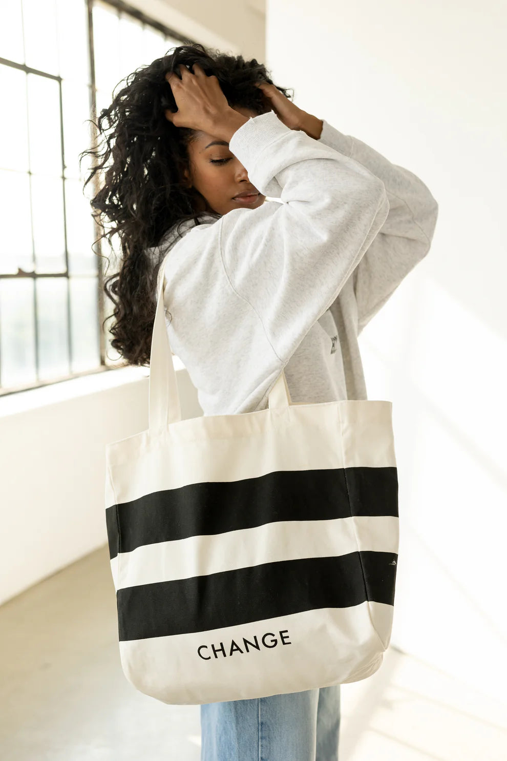 Line Change tote black white